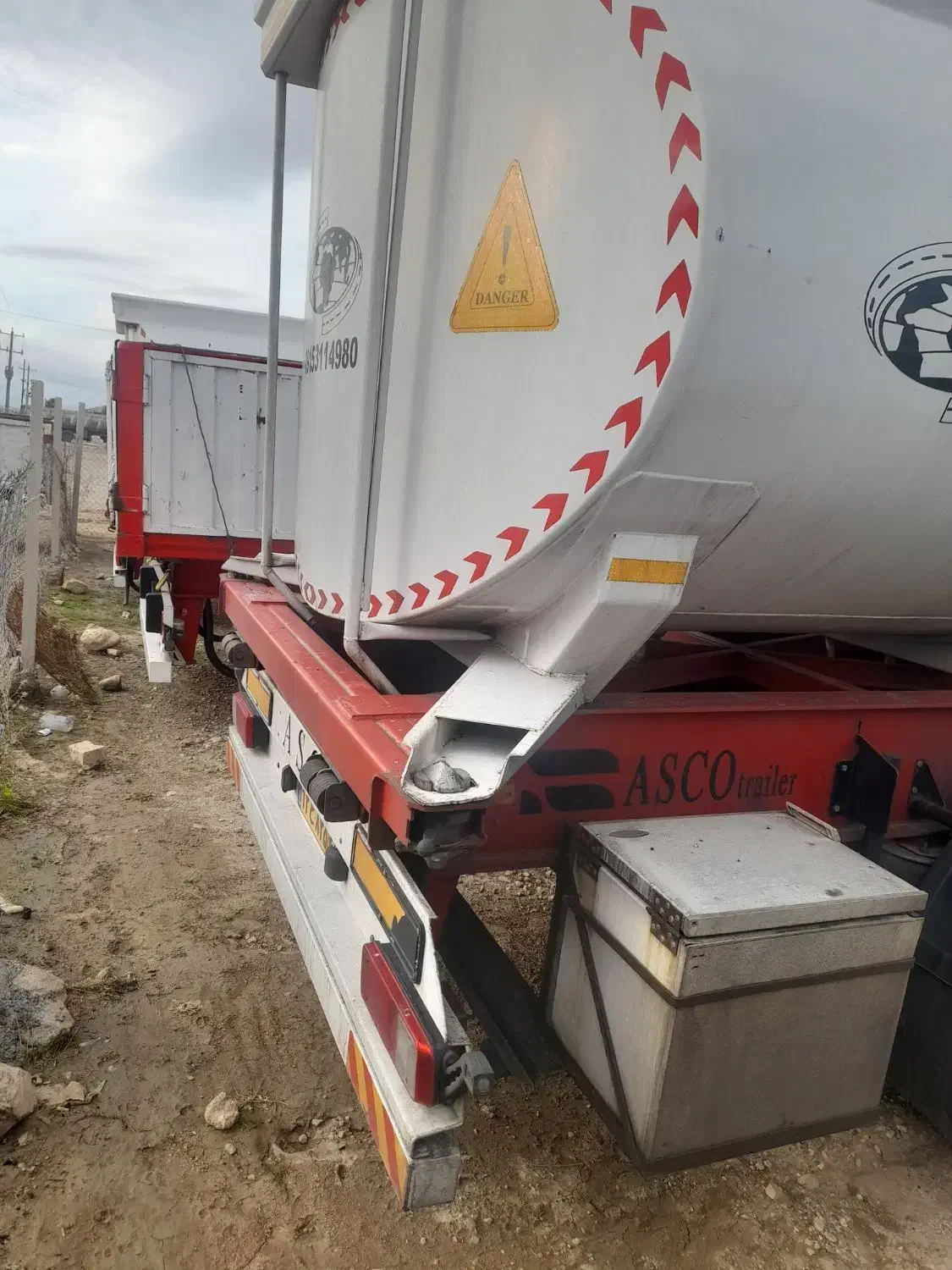 تانکر|ماشین‌آلات صنعتی|رومشکان, |دیوار