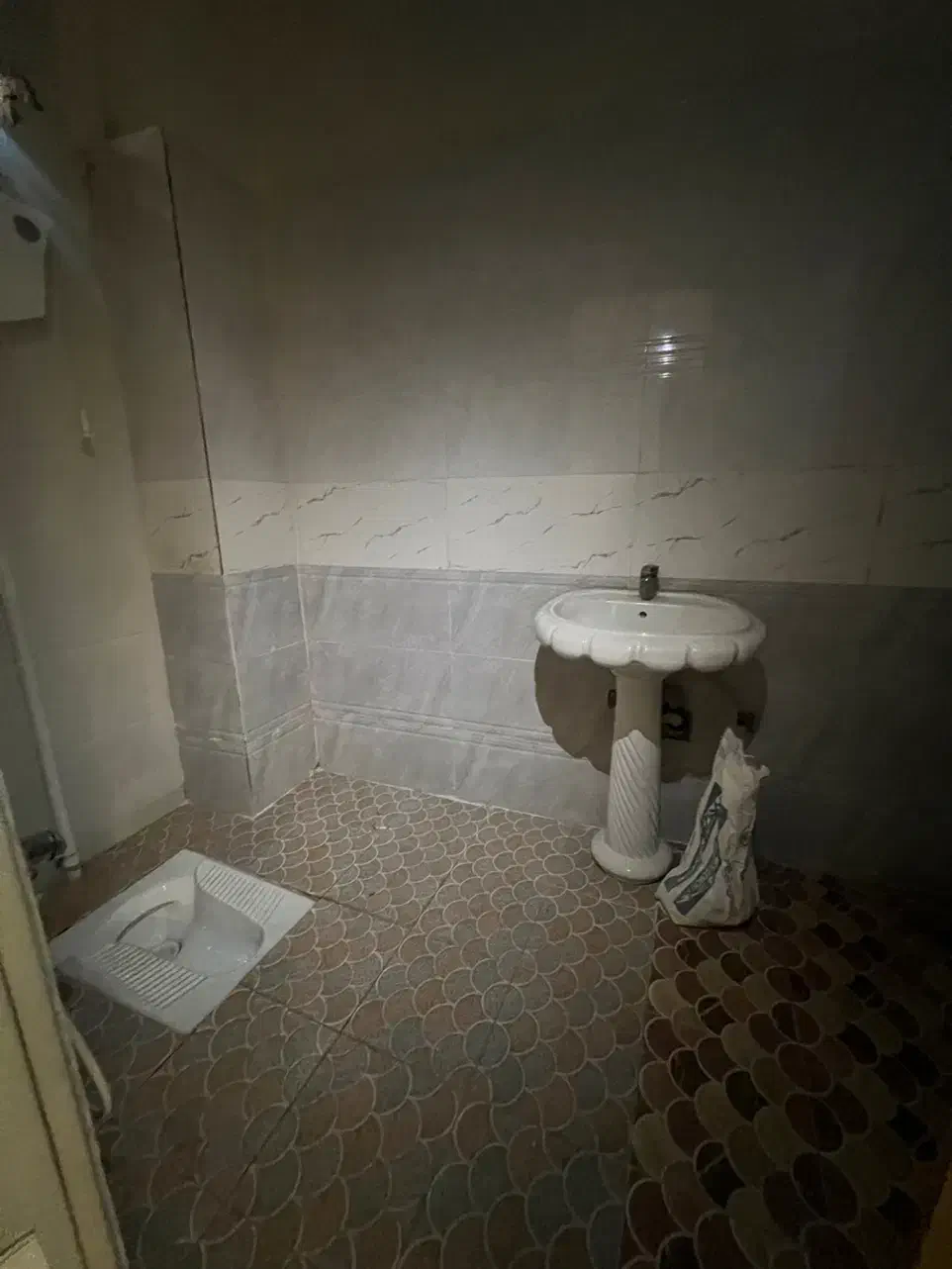 مغازه بر اصلی خیابان گرگان ۸۰متر|اجارهٔ مغازه و غرفه|آزادشهر, |دیوار