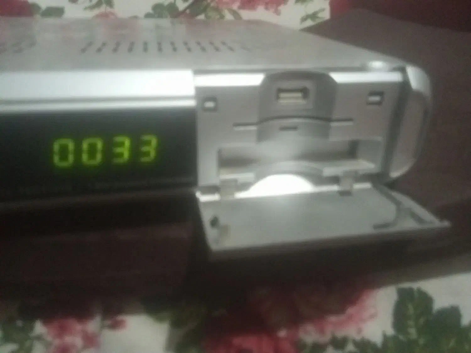 تلویزیون14اینج رنگی سامسونگ1.دیجیتال استار|تلویزیون و پروژکتور|زرند, |دیوار