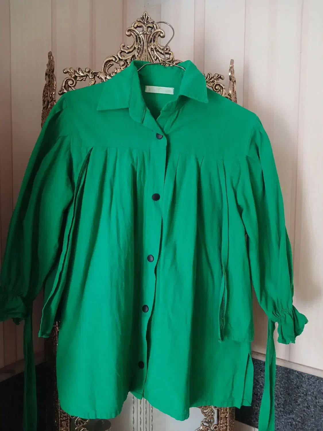 تعدادی لباس مناسب فصل|لباس|قم, چهل درخت‎|دیوار