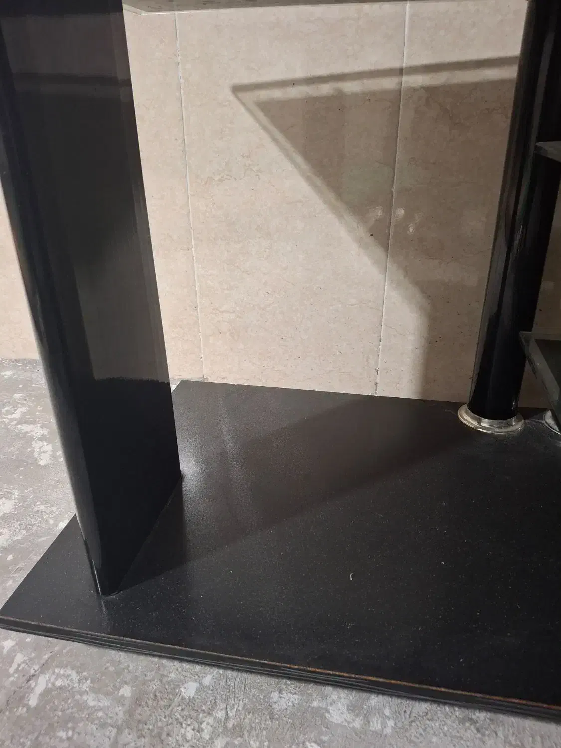 زیرتلوزیونی شیشه ای تمیز|میز تلویزیون|برازجان, |دیوار