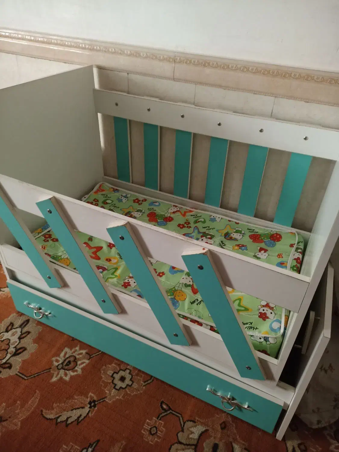 تخت کودک|تخت و صندلی بچه|رباط‌کریم, الارد|دیوار