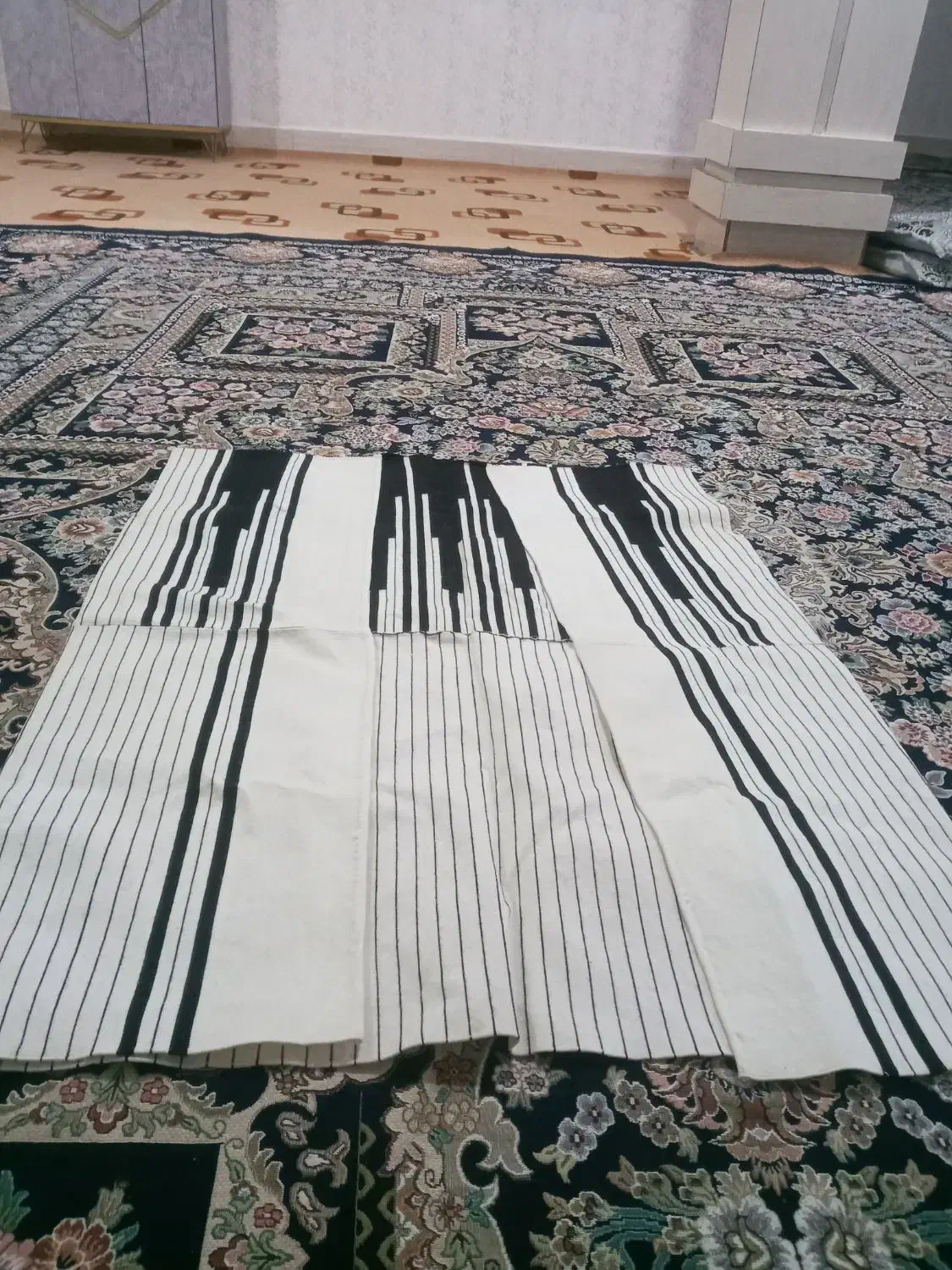 چوقا نونو هجده میلیون|لباس|ایذه, |دیوار