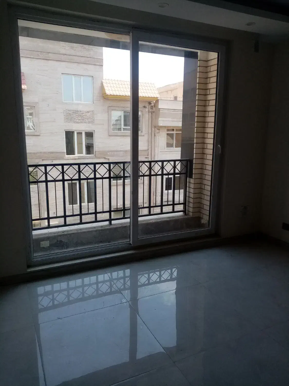 104 متر نوساز ستارخان توحید دو کله نورگیر خوب