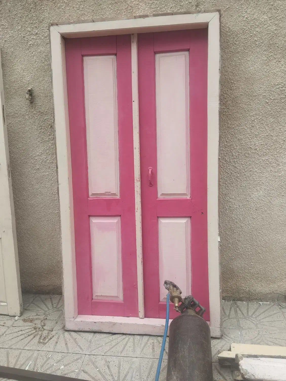 درب قدیمی|کلکسیون اشیاء عتیقه|اردبیل, |دیوار