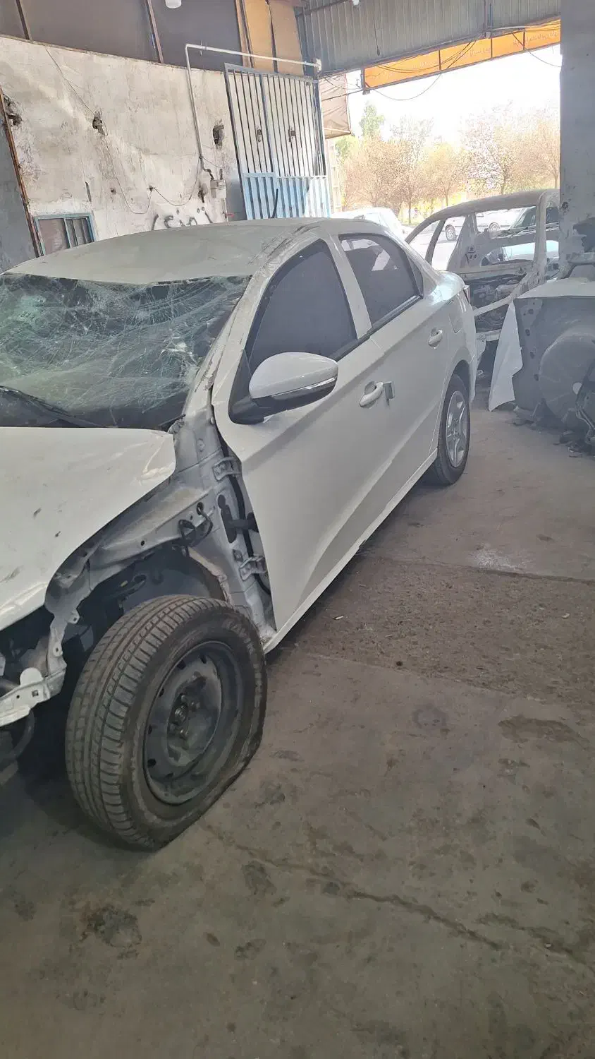 تارا تصادفی|خودرو سواری و وانت|قم, کوه سفید|دیوار