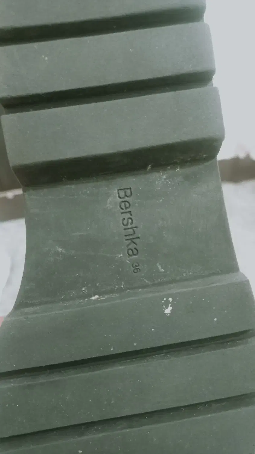 بوت مارک برشکا.|کیف، کفش، کمربند|یاسوج, |دیوار