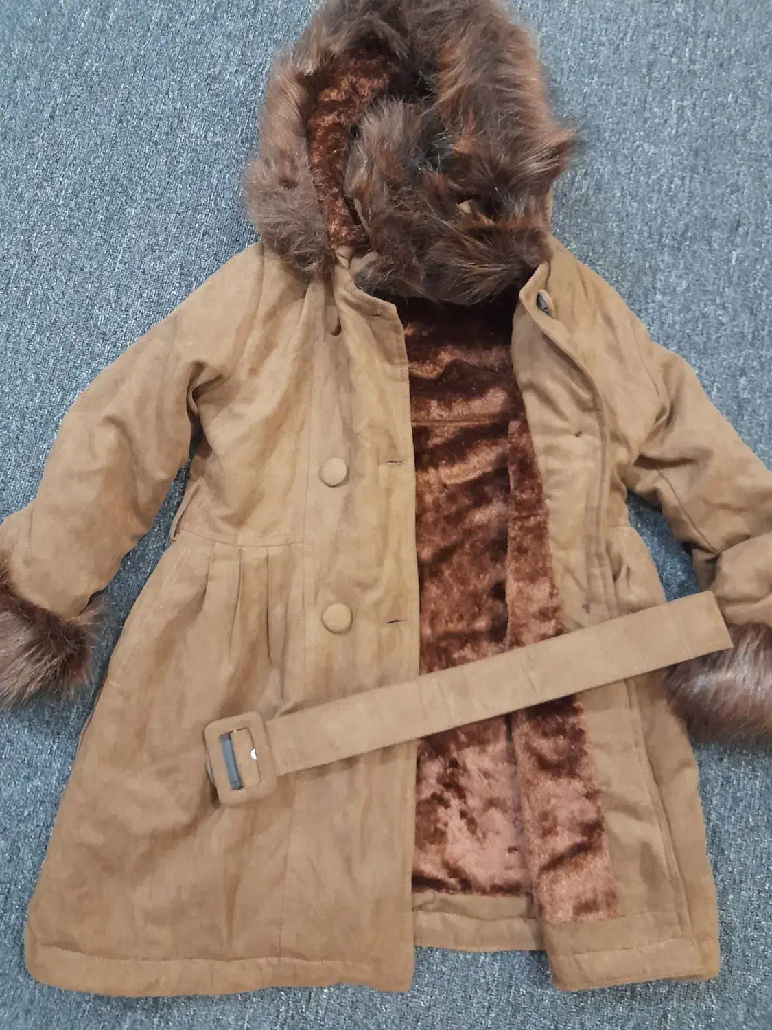 لباس ،پالتو|لباس|خورموج, |دیوار