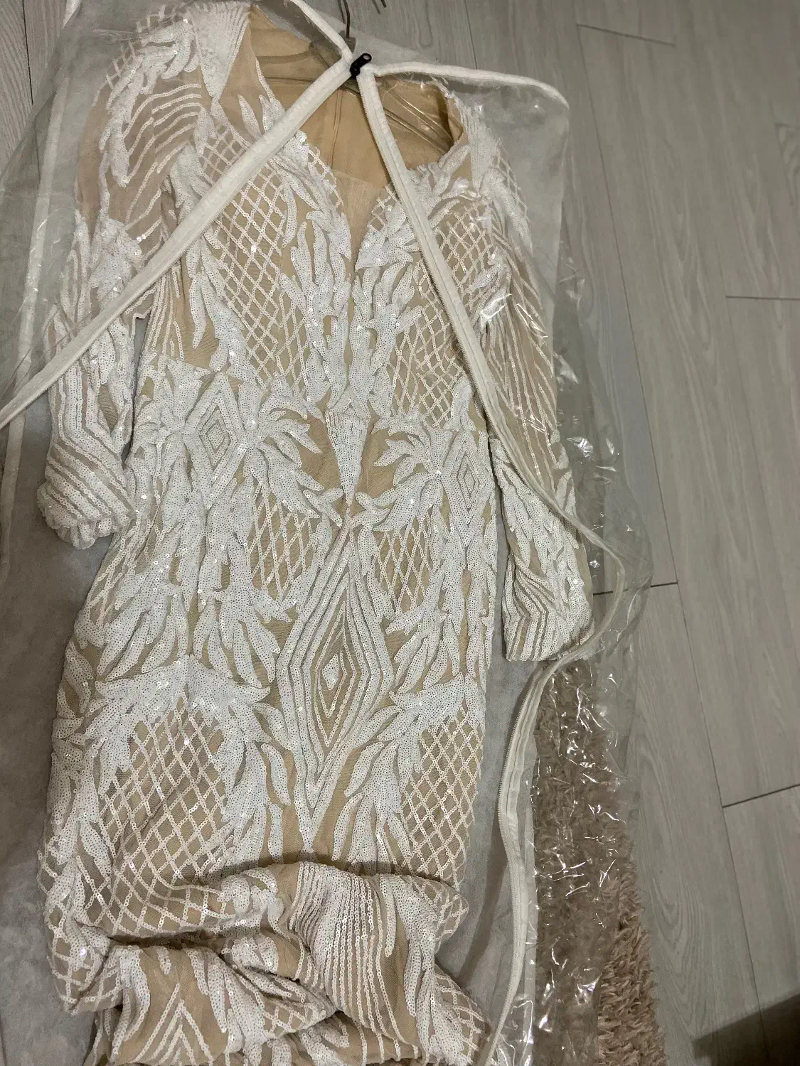 لباس مجلسی|لباس|بوئین زهرا, |دیوار