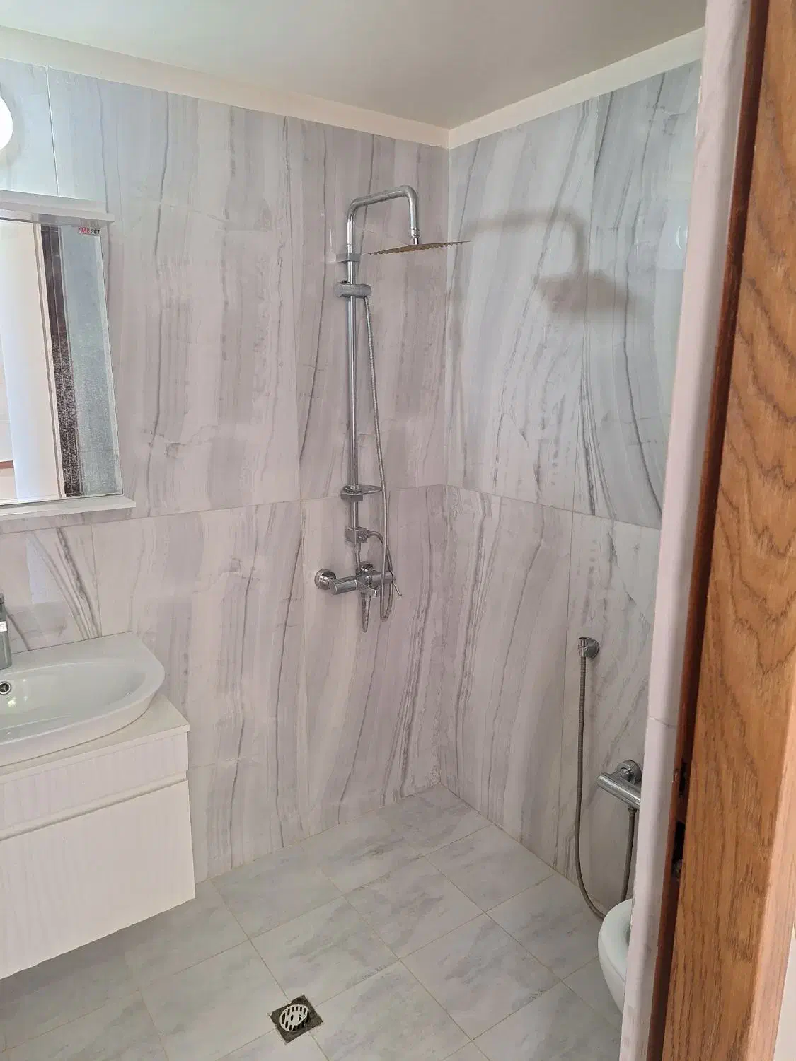 ۱۳۰ متر  دو خواب نوساز شهران جنوبی