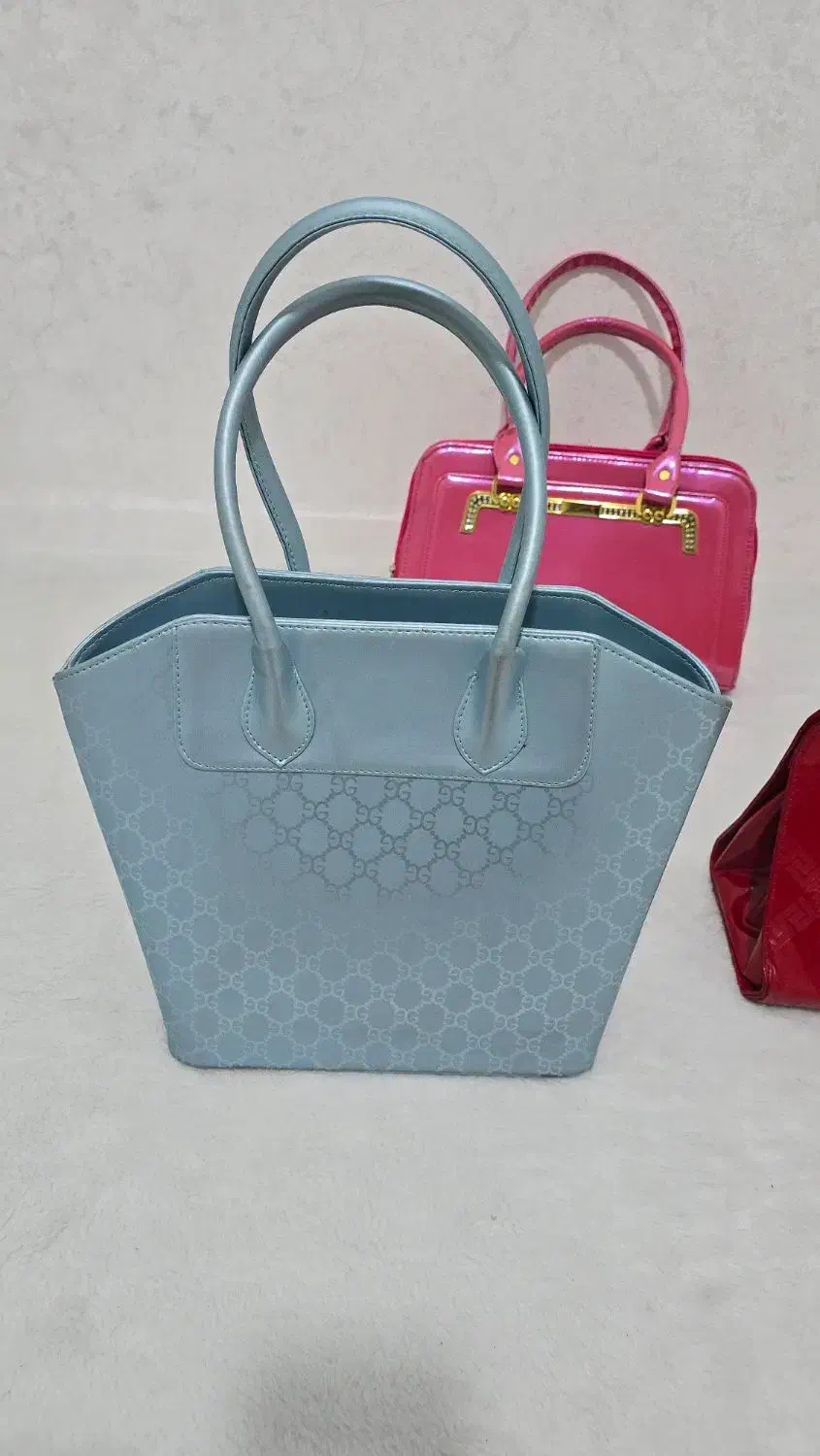 کیف آبی|کیف، کفش، کمربند|دورود, |دیوار