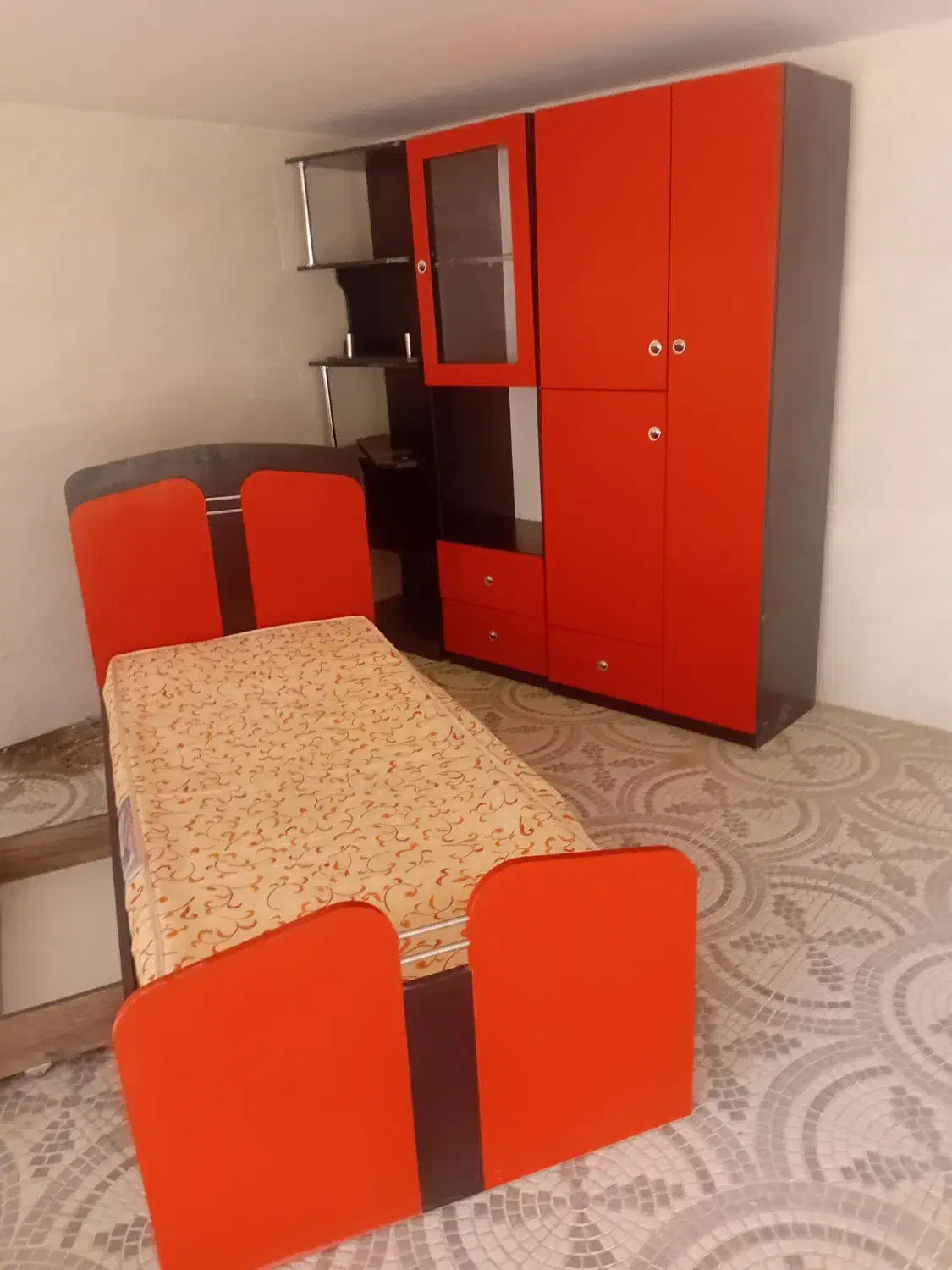 تخت وتشک وکمد کودک|تخت و سرویس خواب|کاشان, امیرکبیر|دیوار