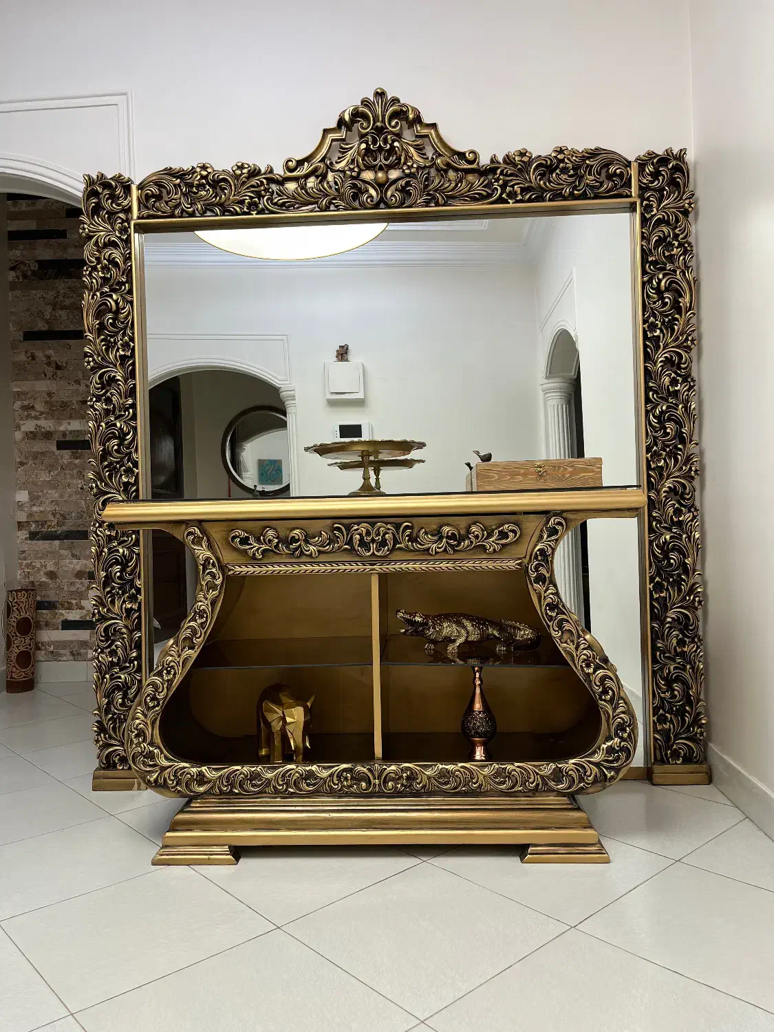 آیینه کنسول بسیار زیبا|بوفه، ویترین، کنسول|تهران, قناتکوثر|دیوار