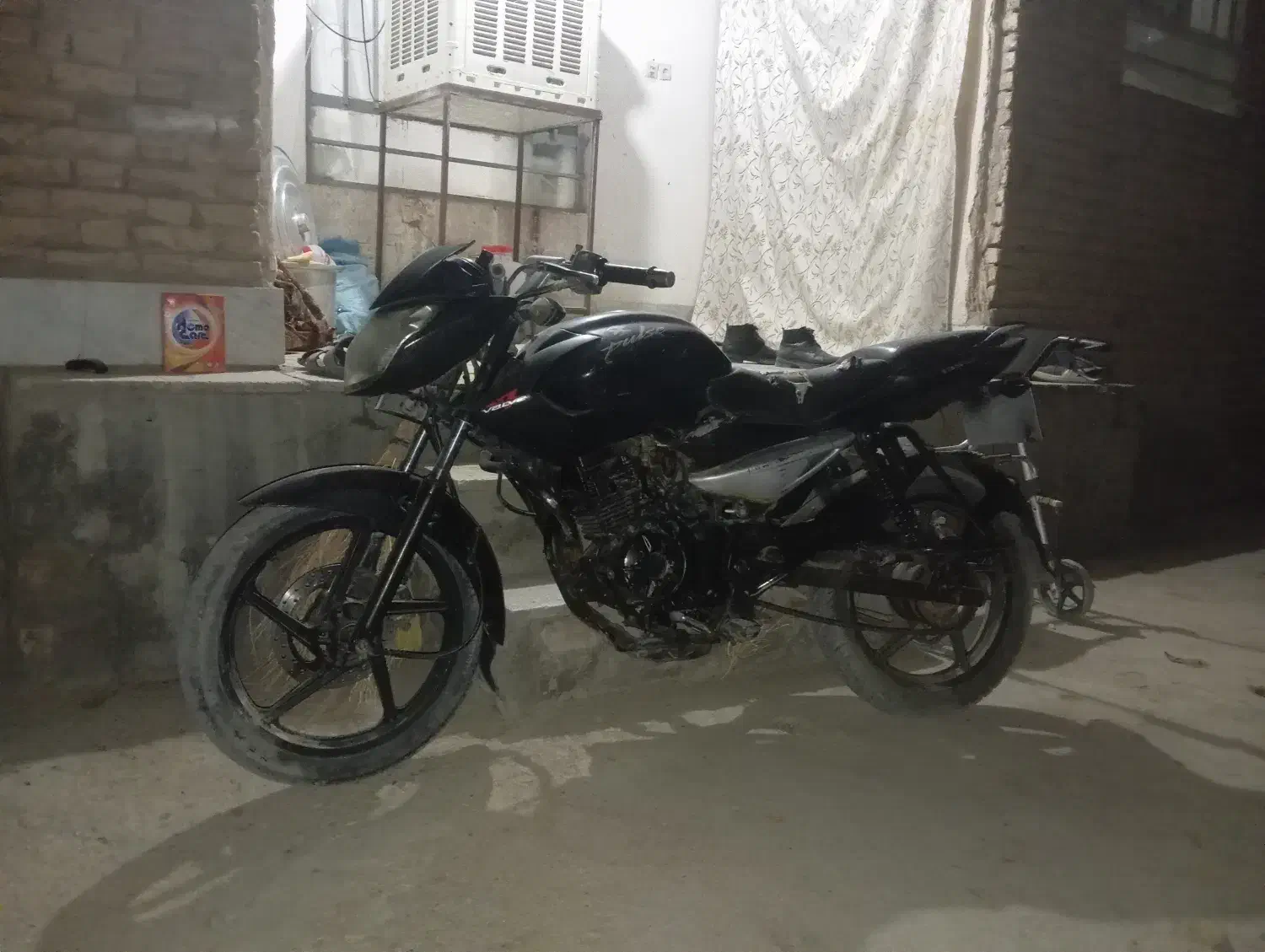 متور پالس 135|موتورسیکلت|زاوه, |دیوار