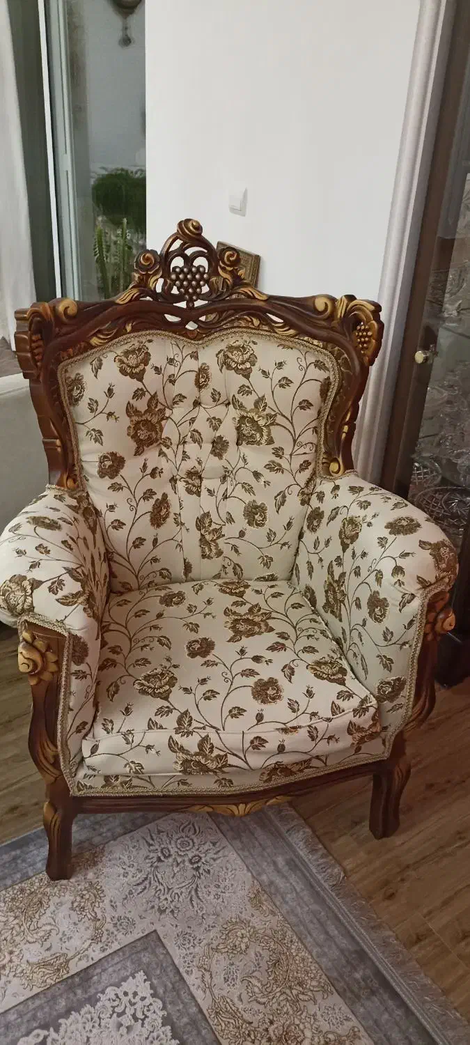 مبل استیل با چوب گردو تمیز در حد نو ۷ نفره|مبلمان خانگی و میز عسلی|رامسر, |دیوار