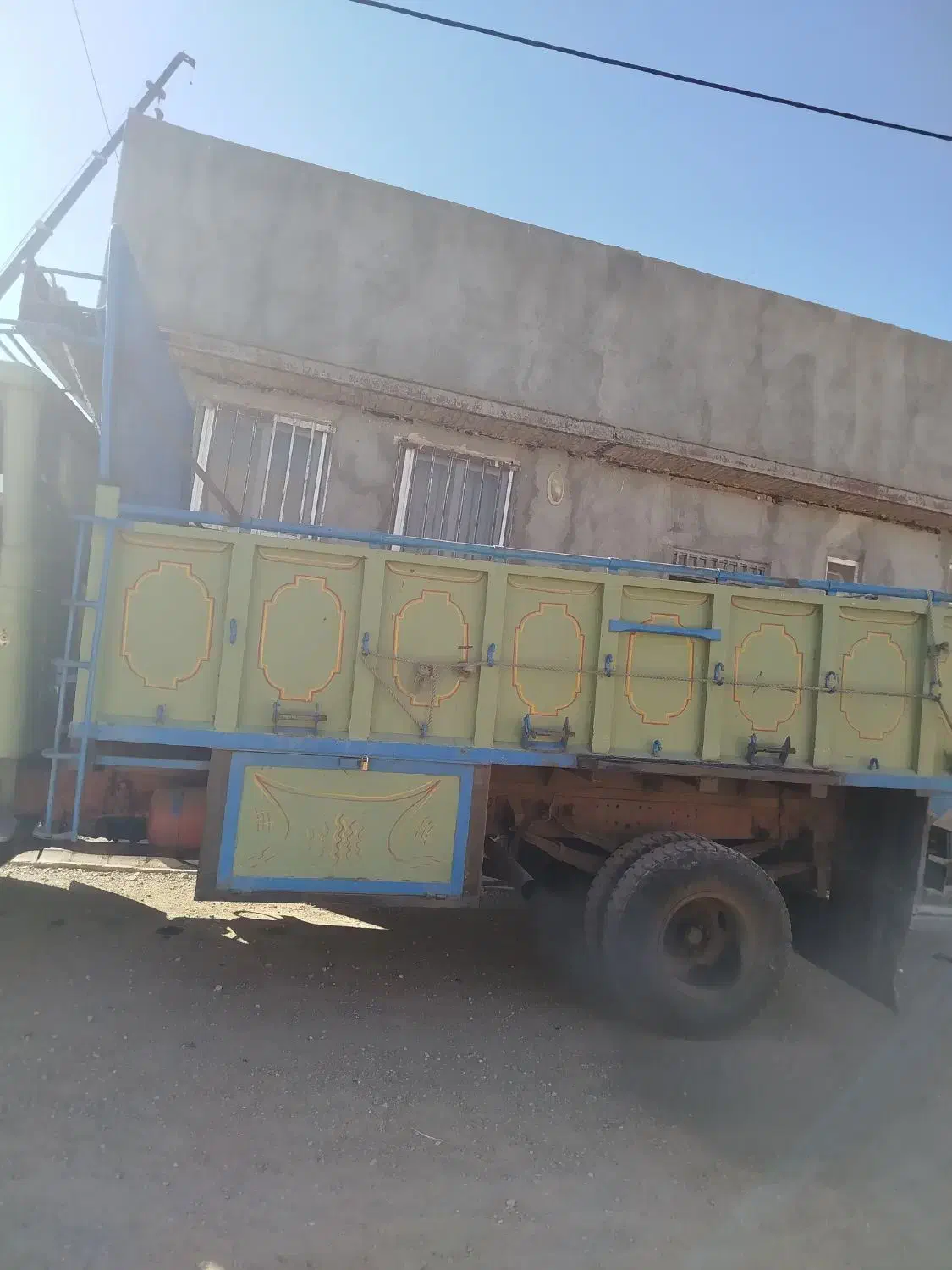 اتاق خاور فروشی .|خودرو سنگین|خوی, |دیوار