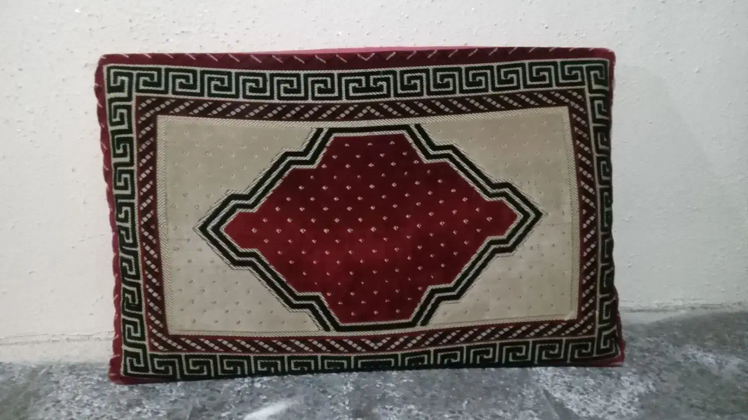 پشتی دیواری|پشتی|رشت, کوی مهر|دیوار