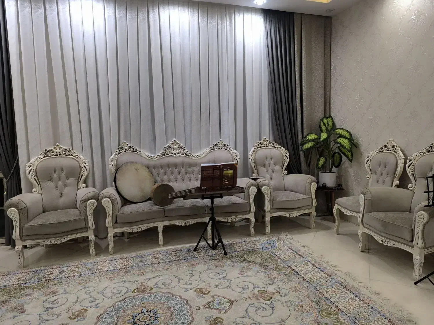 مبلمان سلطنتی|مبلمان خانگی و میز عسلی|تربتحیدریه, حسنی بالا|دیوار