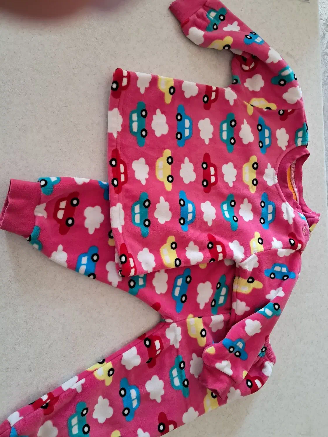 سیسمونی بچه|کفش و لباس بچه|اهواز, کوی باهنر|دیوار