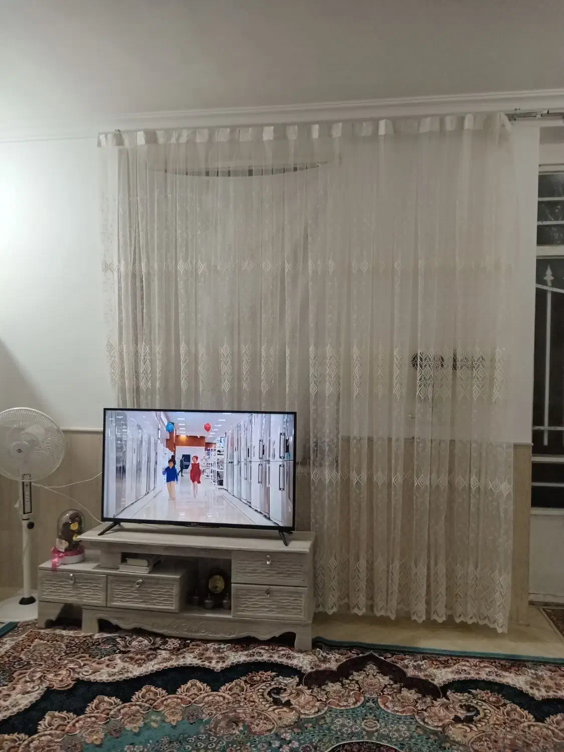 پرده|پرده، رانر، رومیزی|زبرخان, |دیوار