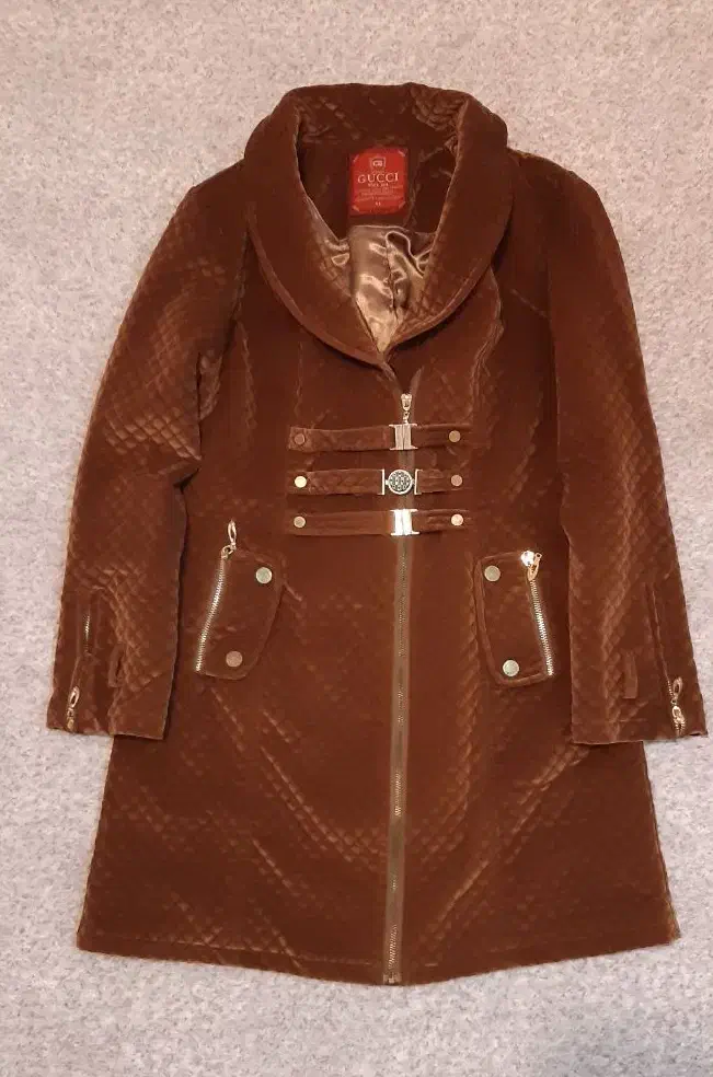 پالتودرحدنو|لباس|قم, انصار‌الحسین|دیوار