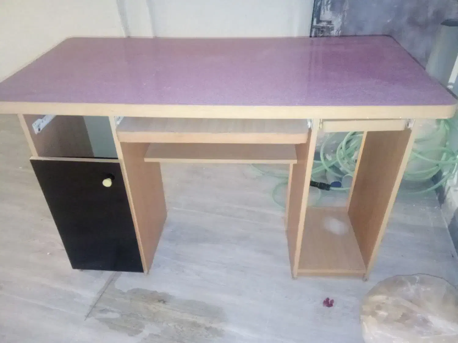 میز کامپیوتر سالم درحد نو دردیواندره|میز تحریر و کامپیوتر|دیواندره, |دیوار