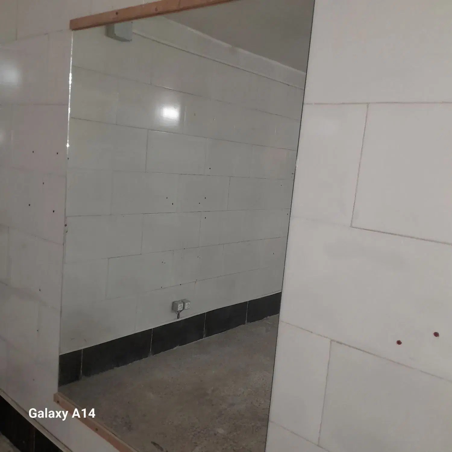 آینه سالنی|آینه|دوگنبدان, |دیوار