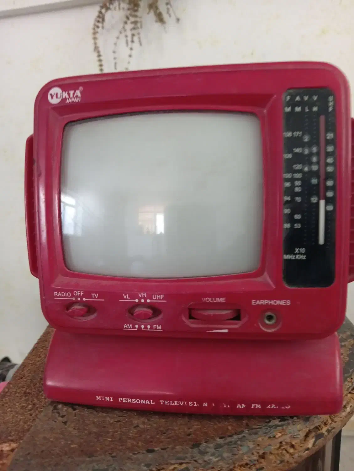 رادیو تلویزیون سالم  قدیمی کلکسیونی|کلکسیون اشیاء عتیقه|کازرون, |دیوار