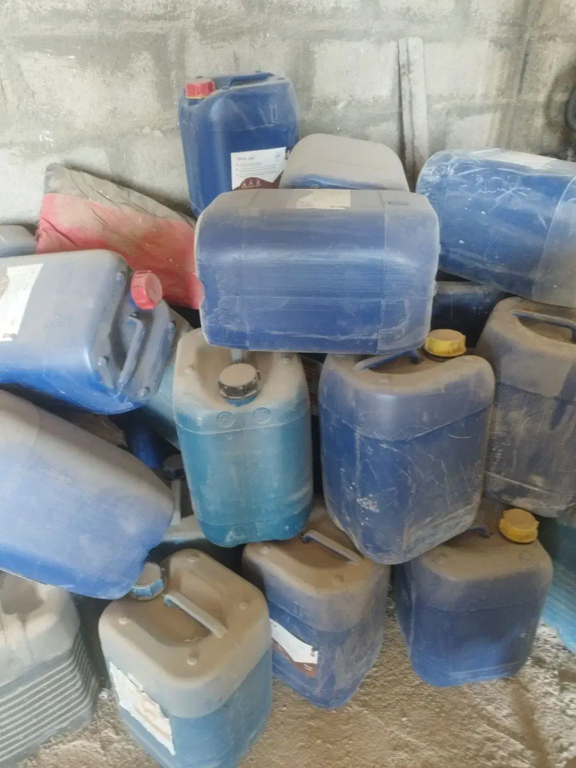 بیست لیتری|ظروف نگهدارنده، پلاستیکی، یکبارمصرف|کاشمر, |دیوار