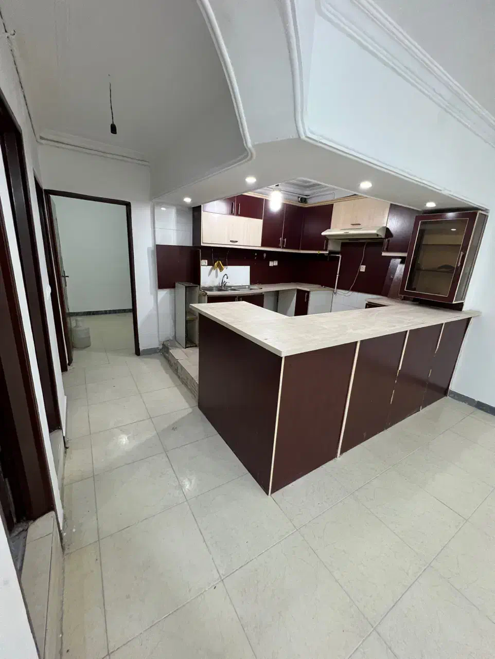 فروش مورد بازسازی تمیز جلو سعدی /گلستان با پارکینگ|فروش آپارتمان|اهواز, گلستان|دیوار