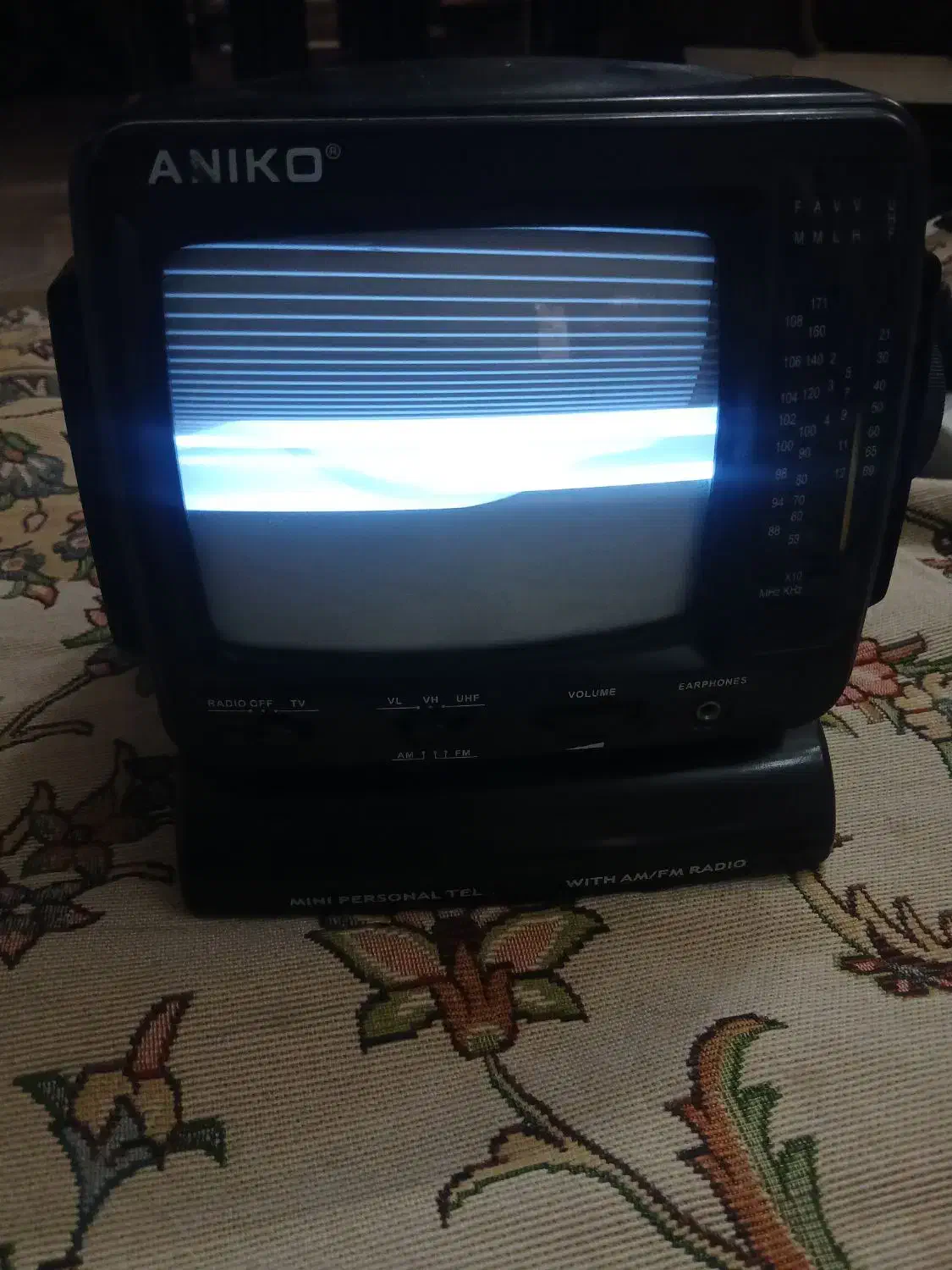 تلویزیون قدیمی|کلکسیون اشیاء عتیقه|قم, انسجام|دیوار