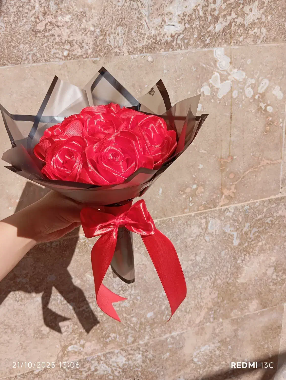 دسته گل 7 شاخه قرمز آماده ارسال|گل مصنوعی|رباطکریم, رباطکریم|دیوار