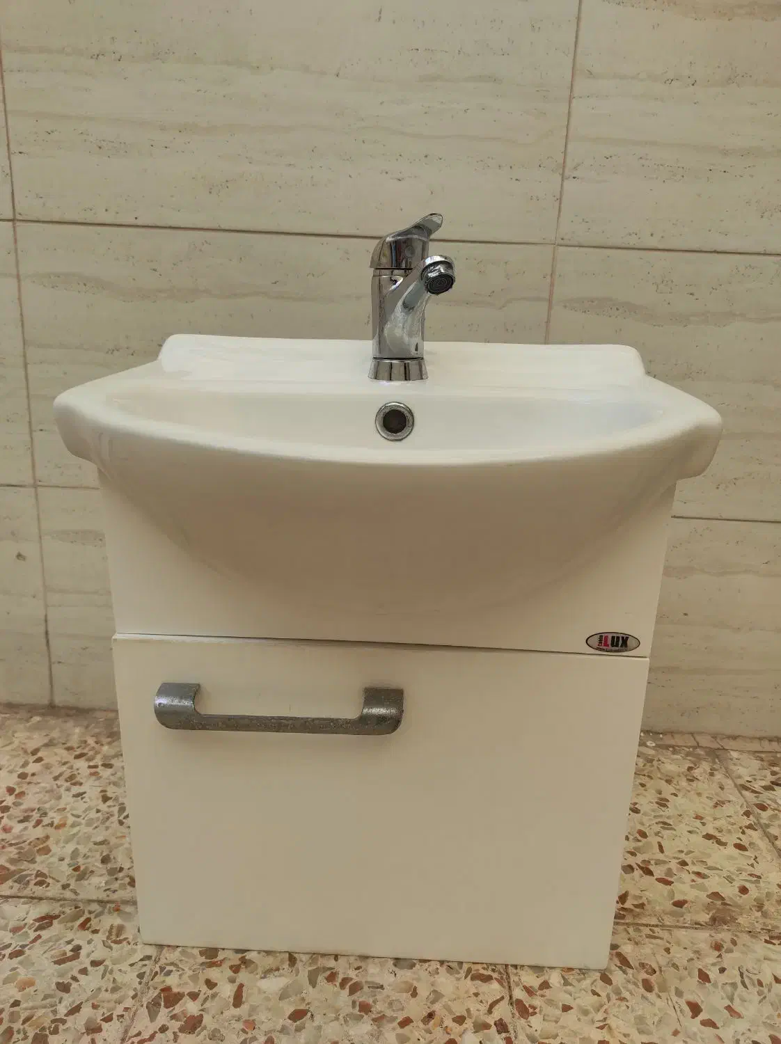 روشویی با کمد زیرش|لوازم سرویس بهداشتی|شوشتر, |دیوار