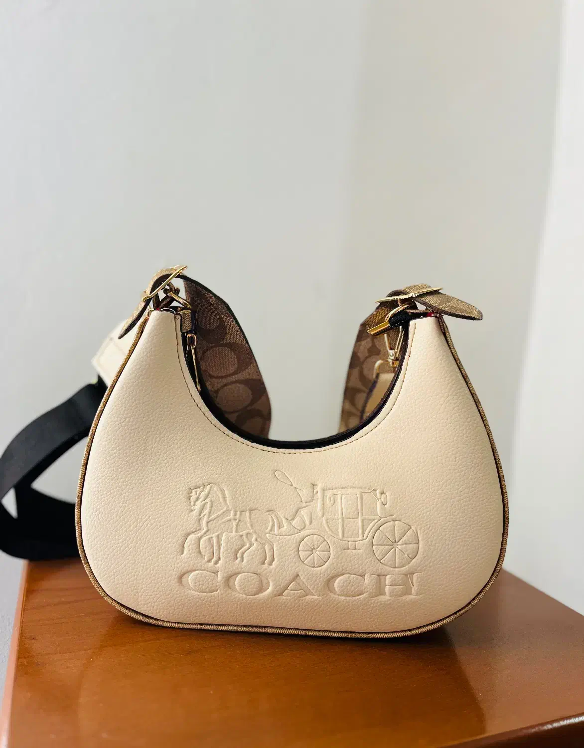 کیف نو|کیف، کفش، کمربند|بندر گناوه, |دیوار