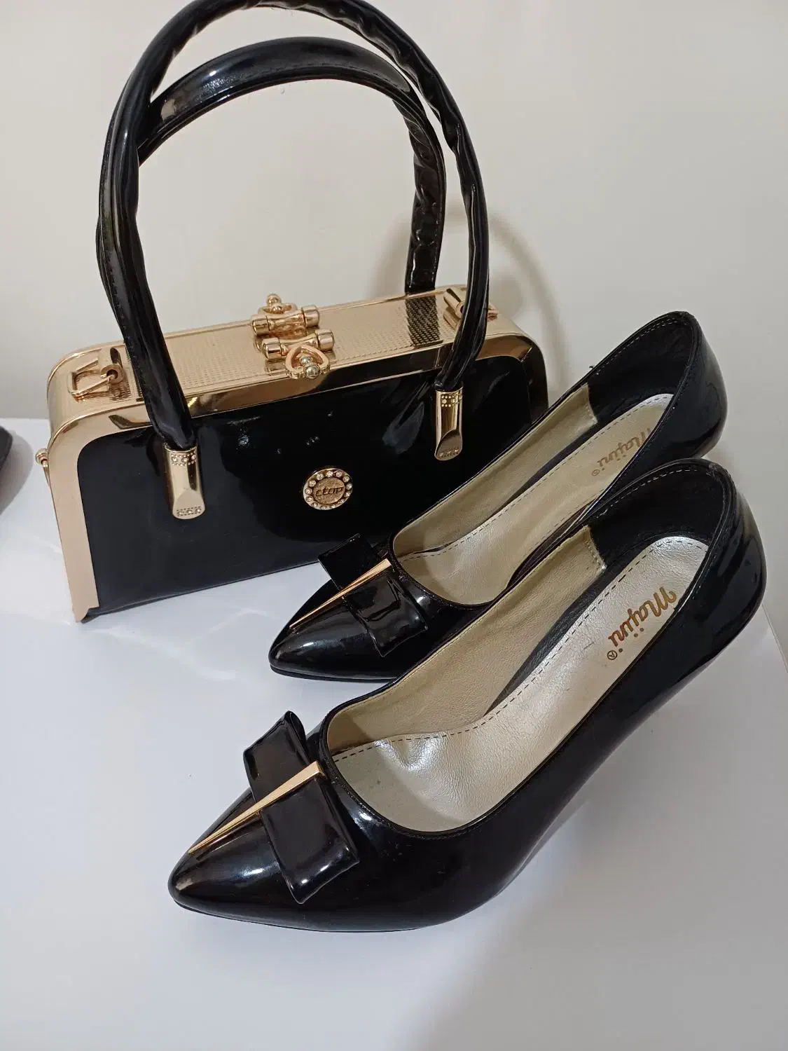 کیف و کفش ورنی اصل|کیف، کفش، کمربند|رباط‌کریم, رباط‌کریم|دیوار