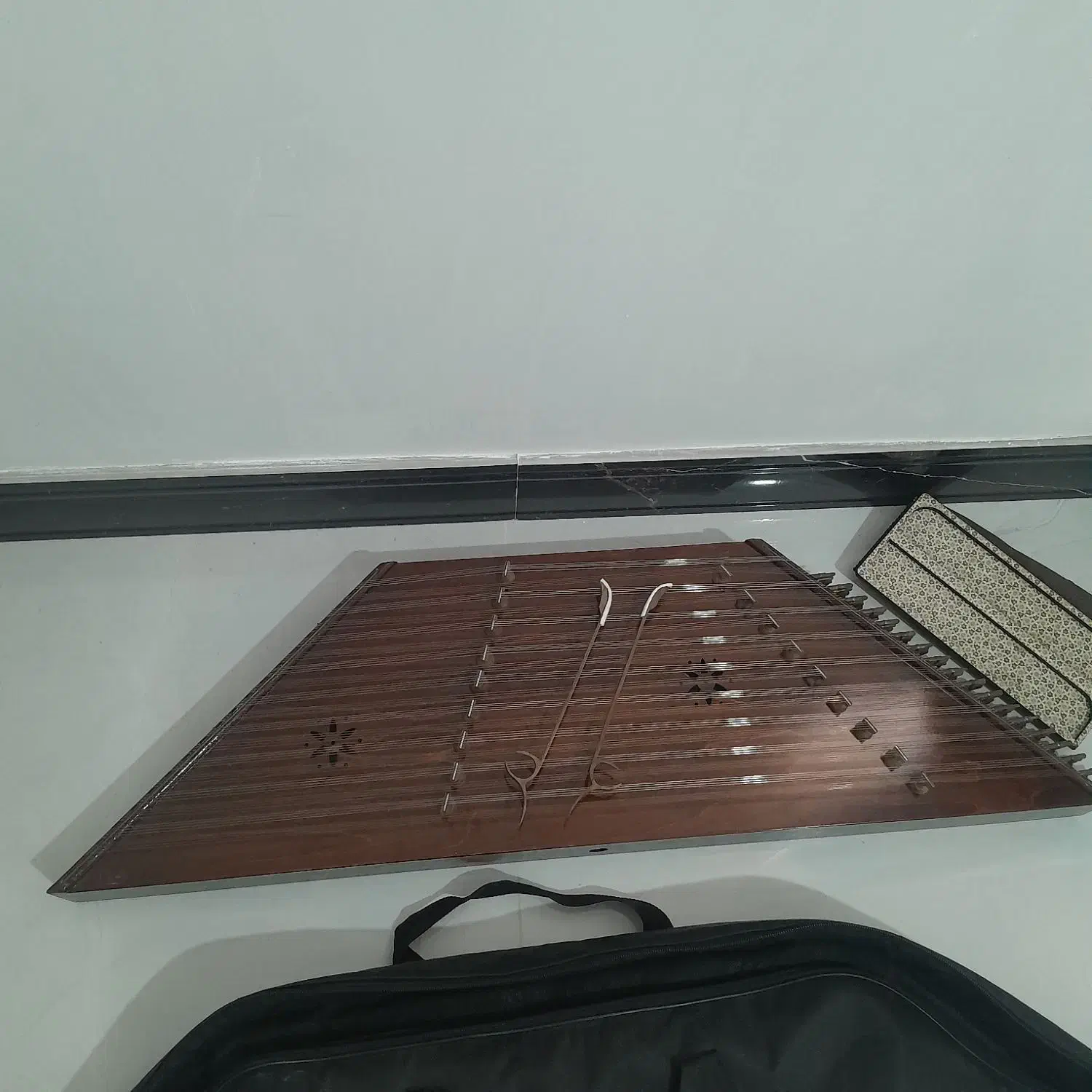 سنتوری حرفه ای دومهر سالار|سازهای سنتی|خمین, |دیوار