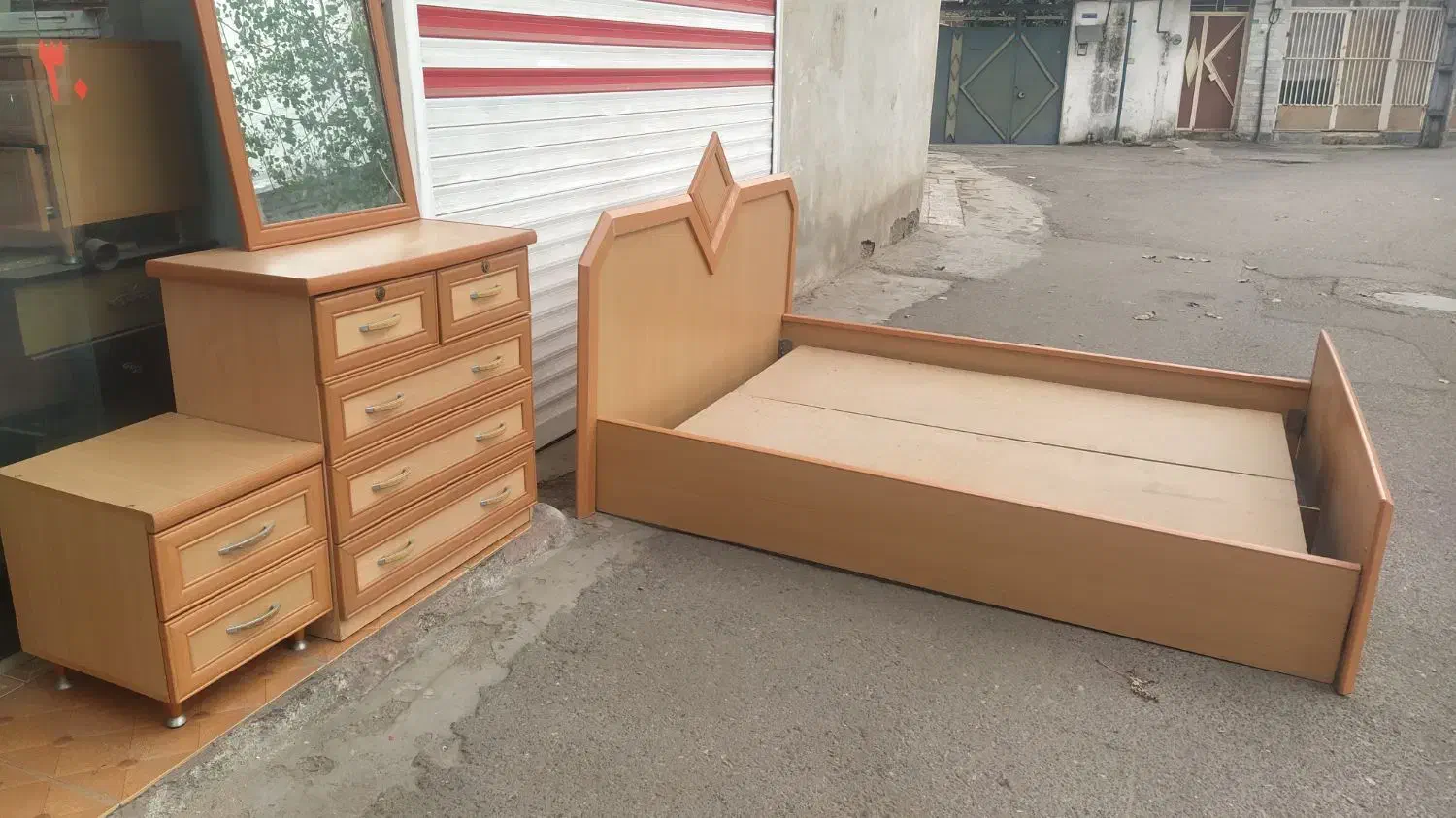 تخت با تشک (سرویس خواب) / تخت دو نفره/|تخت و سرویس خواب|رشت, خرسندی|دیوار