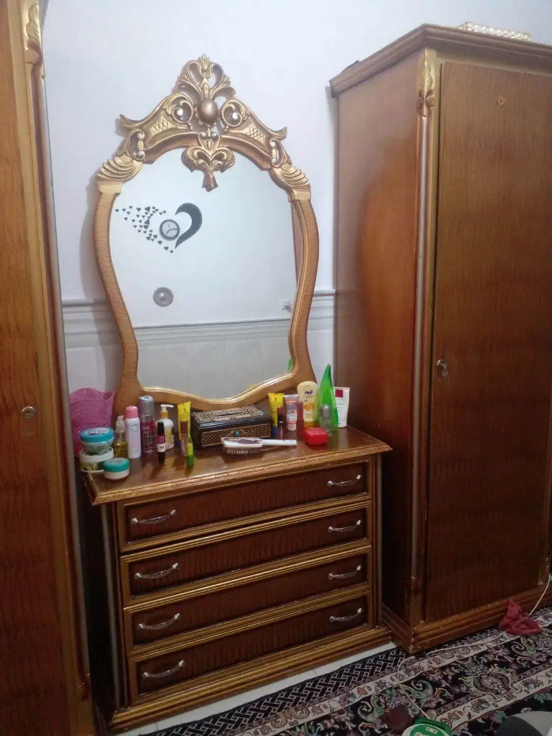 دوعدد کمد چوب گردو ومیز آریش به فورش میرسد|جاکفشی، کمد، دراور|قم, شهرک مهدیه (مدرس)|دیوار