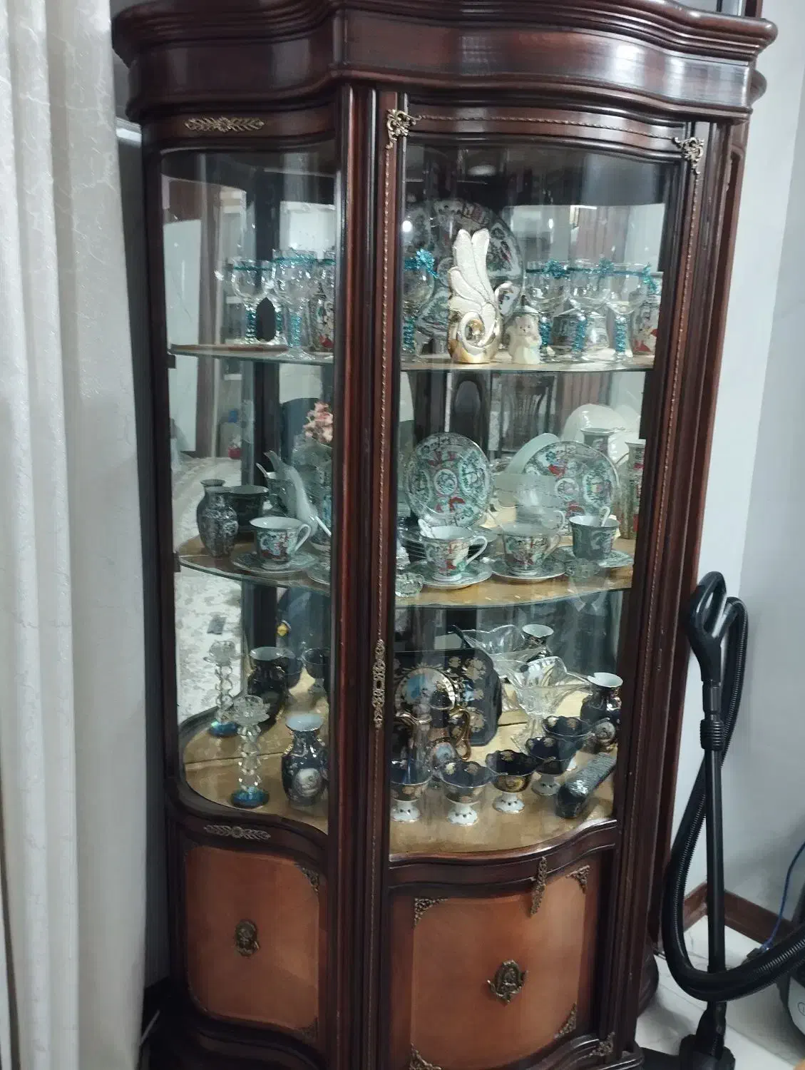 ویترین|بوفه، ویترین، کنسول|برخوار, |دیوار