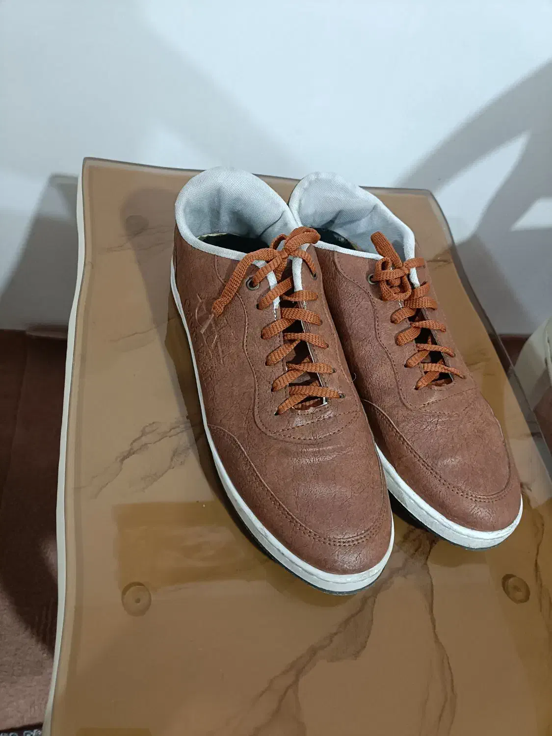 کفش ۳جفت|کیف، کفش، کمربند|خوی, |دیوار