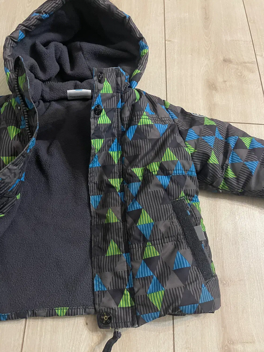 کاپشن|کفش و لباس بچه|تهران, دبستان|دیوار