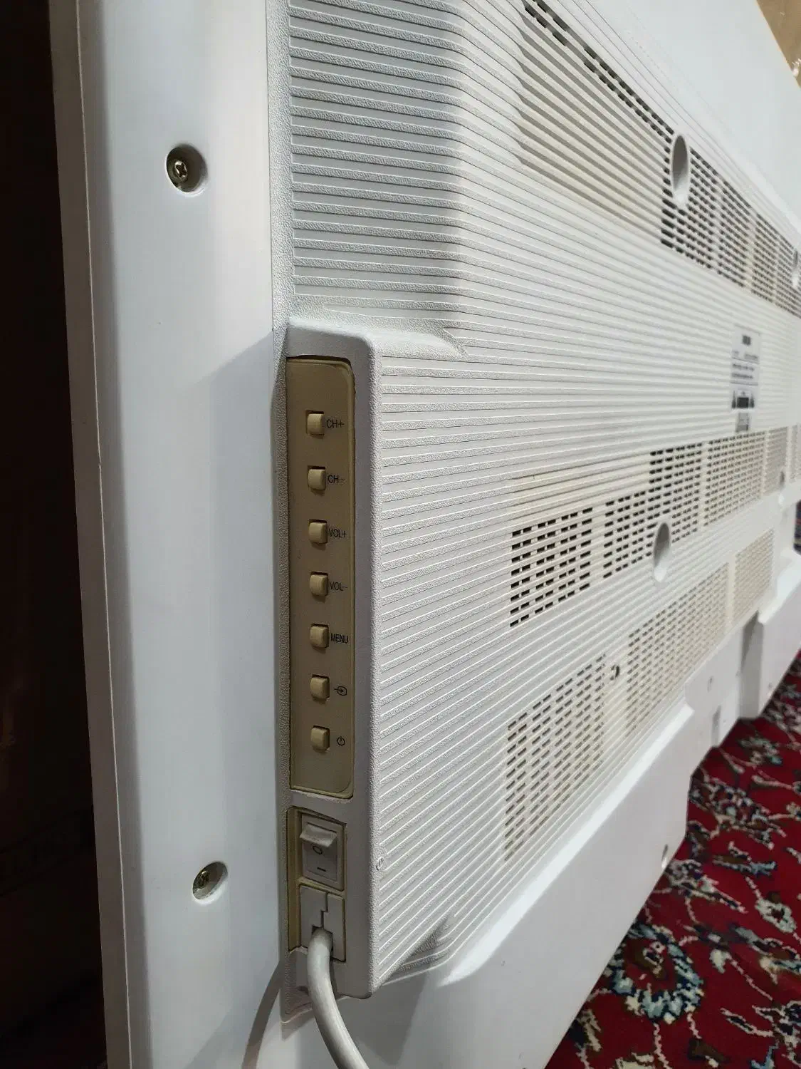 تلویزیون اسنوا ۴۷ اینچ|تلویزیون و پروژکتور|اصفهان, دستگرده|دیوار