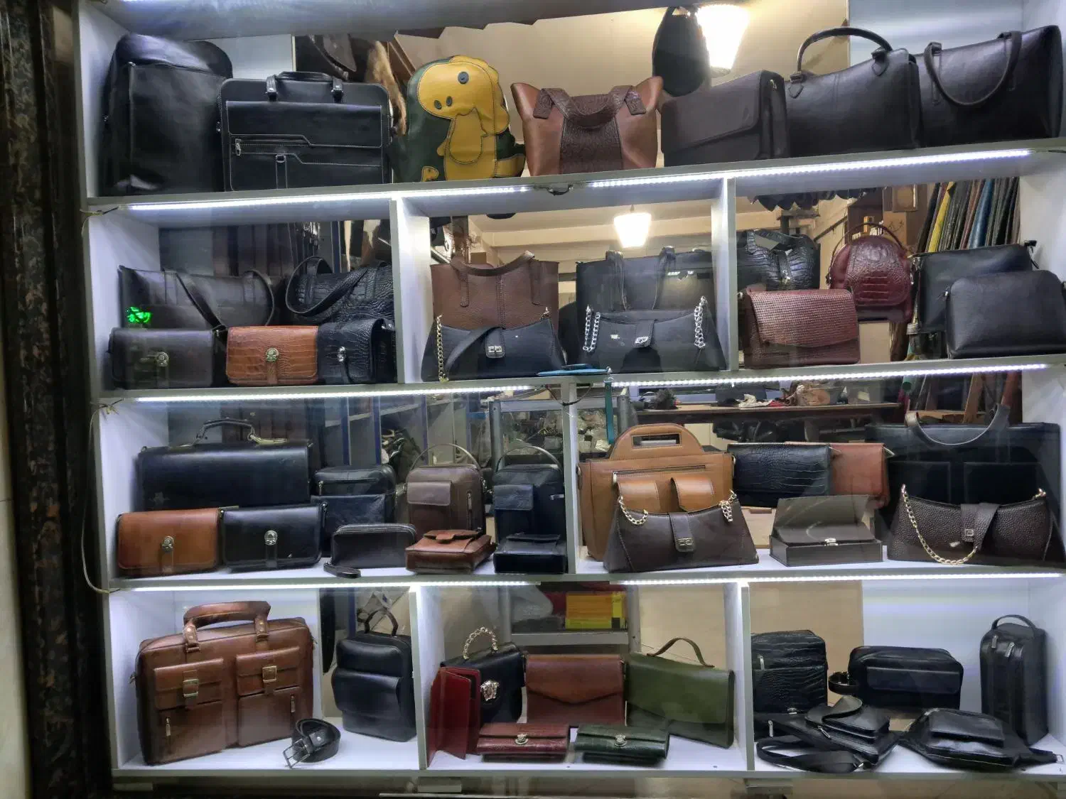 ماندگار ترین هدیه روز مادر زیر قیمت تولیدی|کیف، کفش، کمربند|کرج, گلشهر|دیوار