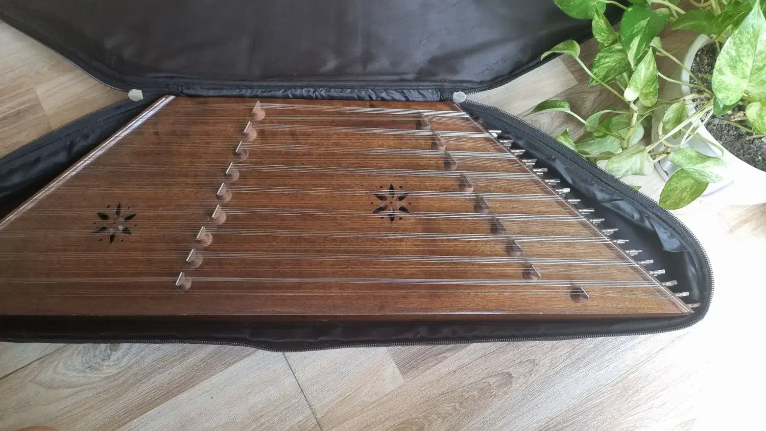 سنتور|سازهای سنتی|صومعه‌سرا, |دیوار