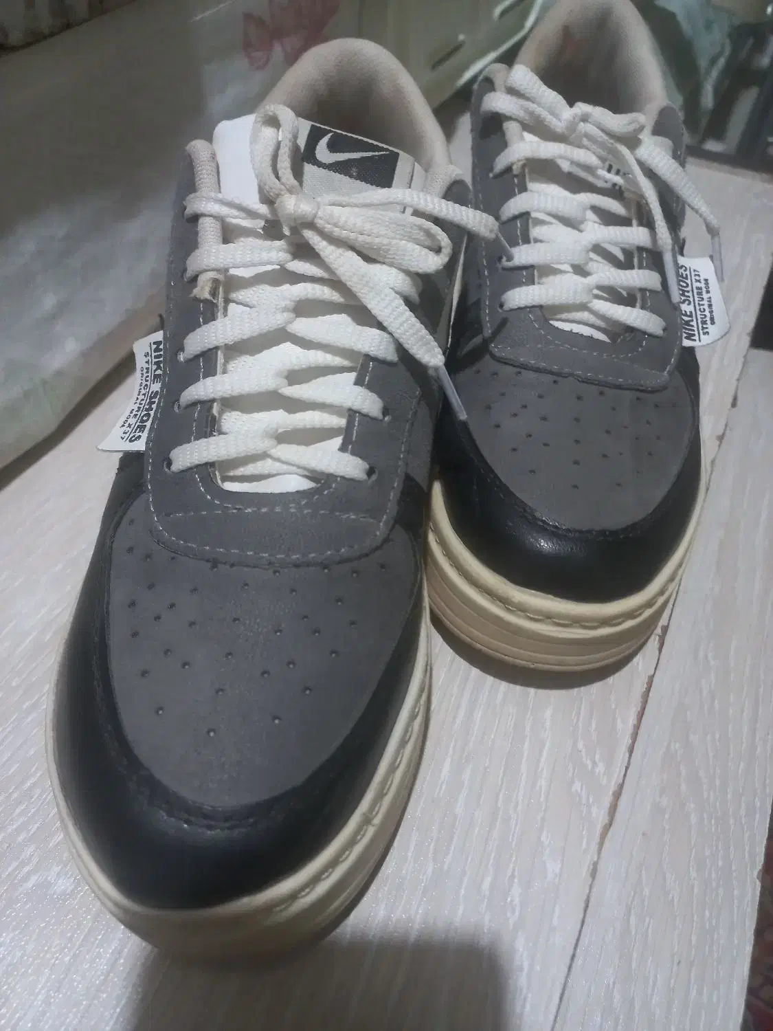 کتونی و پوتین|کیف، کفش، کمربند|اسفراین, |دیوار