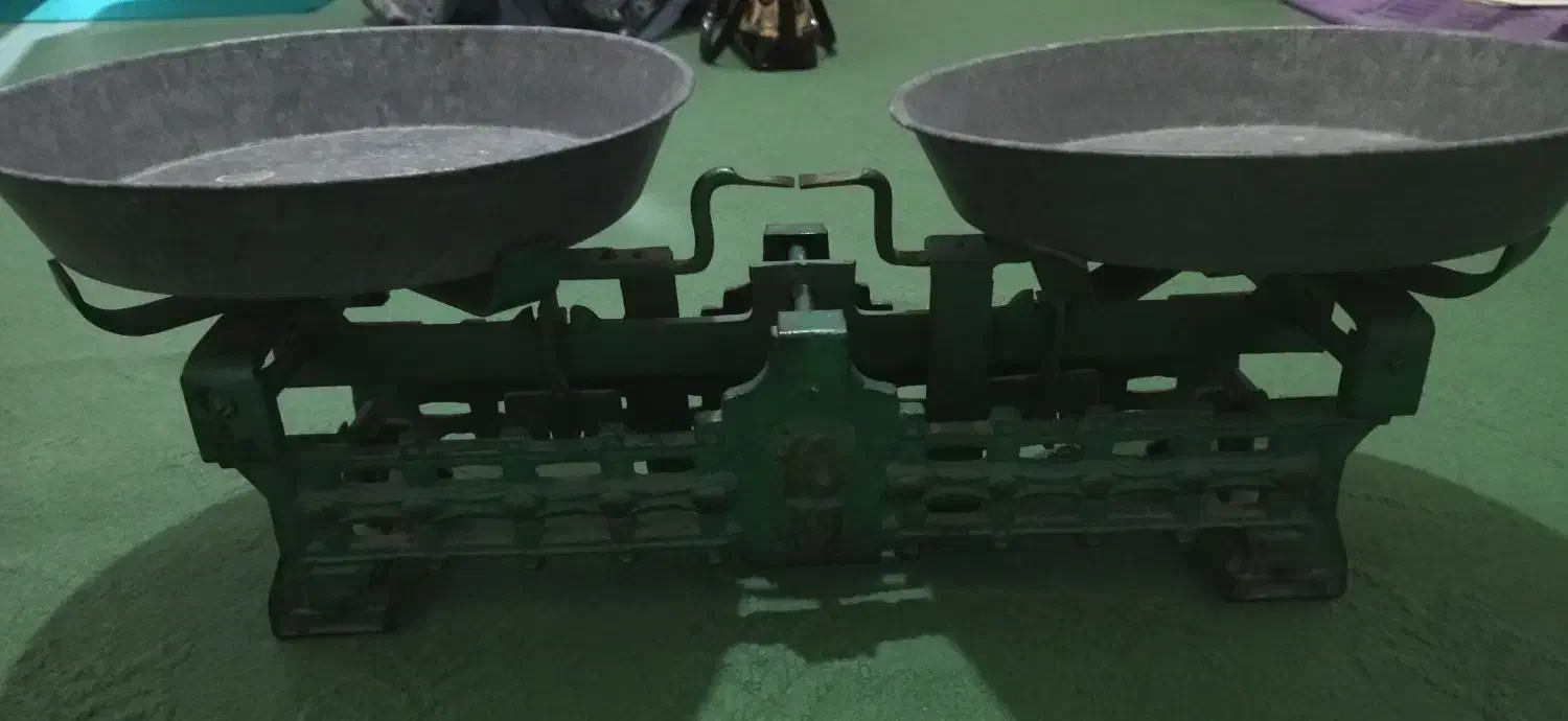 ترازو ده کیلویی|کلکسیون اشیاء عتیقه|الیگودرز, |دیوار