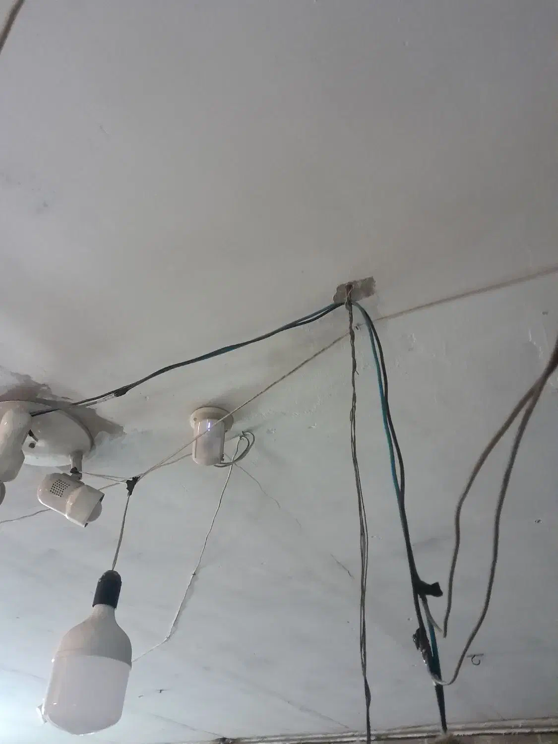 دوربین. دزگیر. مانیتور. ۳۲ الجی معاوضه با ۱۱ نرمال|دوربین مداربسته|مشهد, نیزه|دیوار