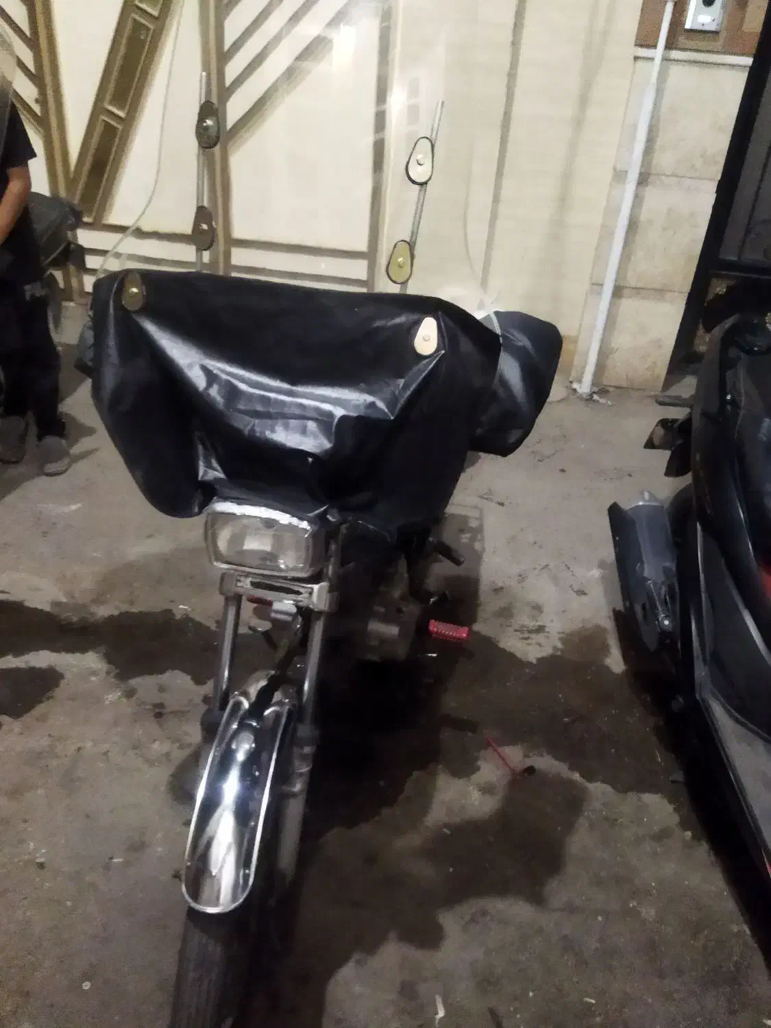 هندا|موتورسیکلت|قم, چهار مردان|دیوار