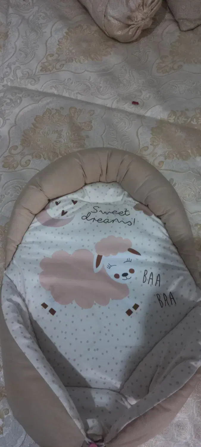 قنداق فرنگی نو و کریر|اسباب و اثاث بچه|قرچک, میرزائی جنوبی|دیوار