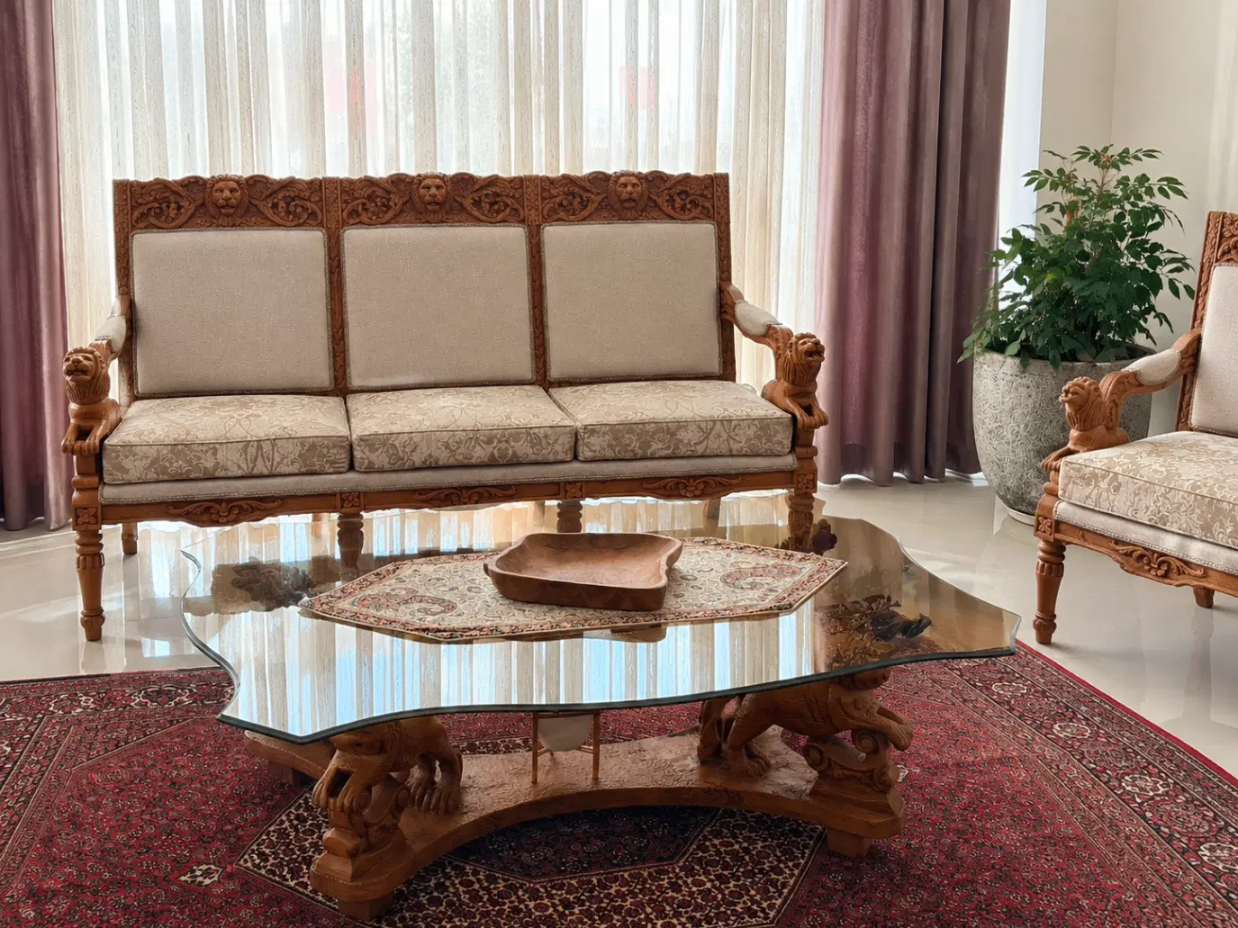 ست مبلمان چوبی و میز چوبی مدل فرح سلطنتی|مبلمان خانگی و میز عسلی|کرج, عظیمیه|دیوار